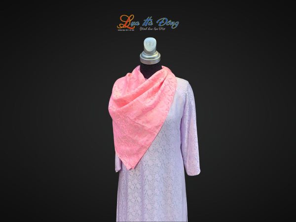 Khăn lụa vuông tơ tằm họa tiết đuôi công hồng trơn