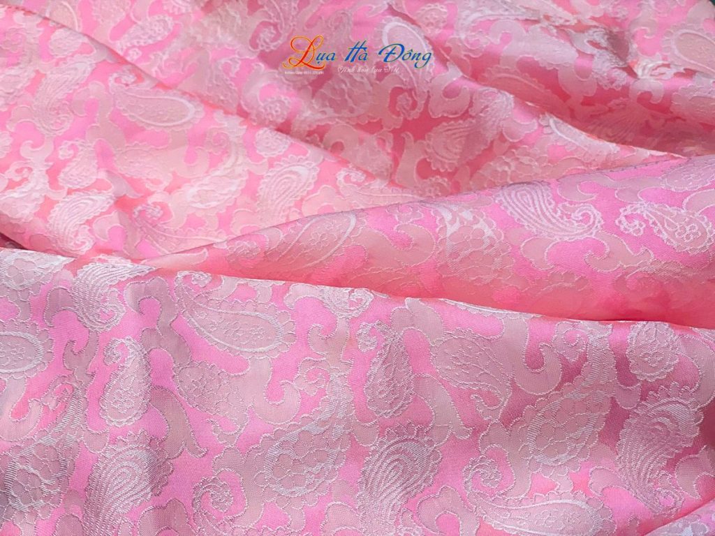 Khăn lụa vuông tơ tằm họa tiết đuôi công hồng trơn