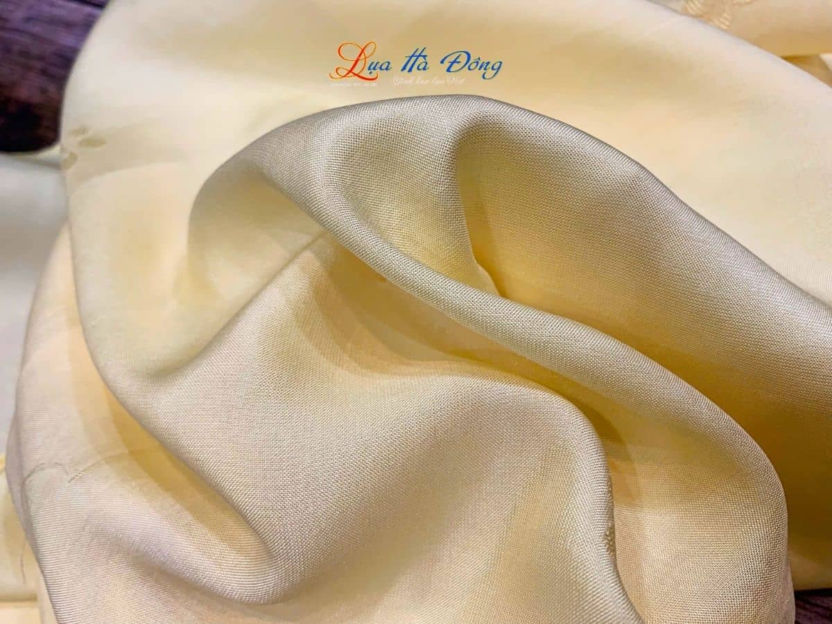 Khăn lụa vân cổ thêu tay mai vàng