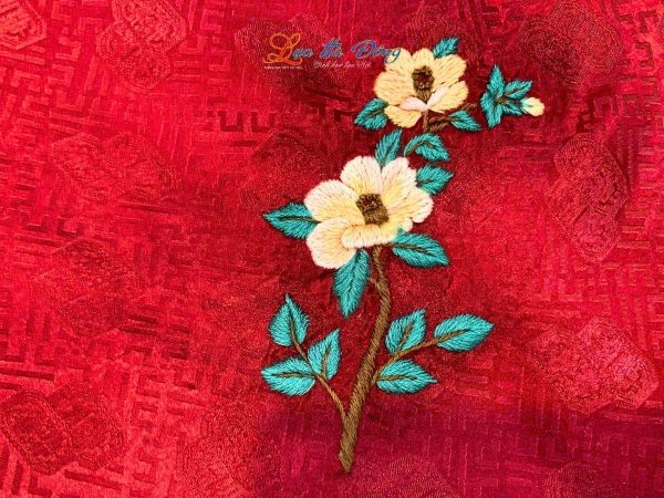 Khăn lụa vuông thêu tay song hỷ đỏ