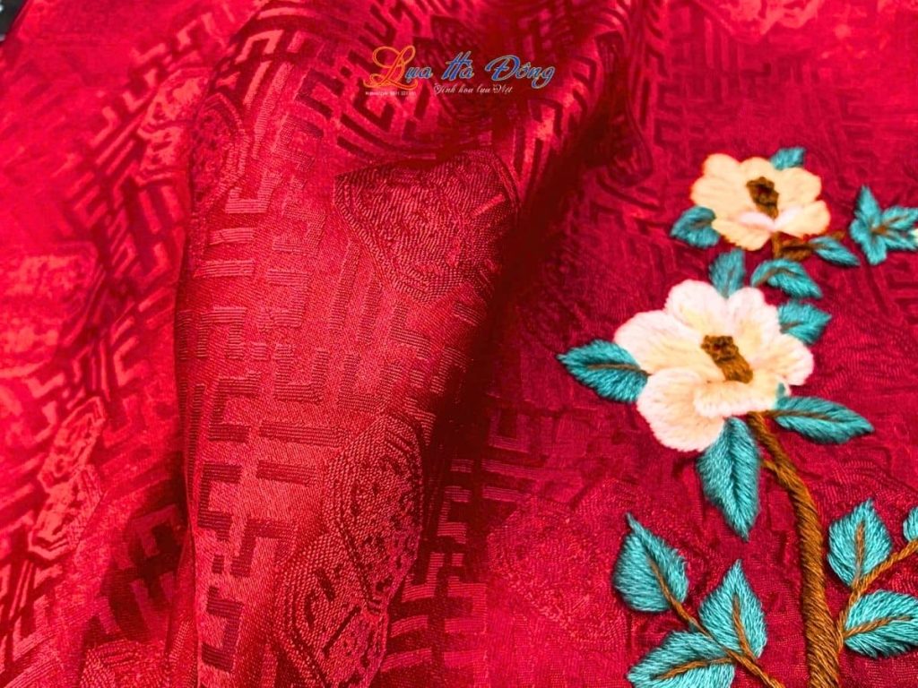 Khăn lụa vuông thêu tay song hỷ đỏ