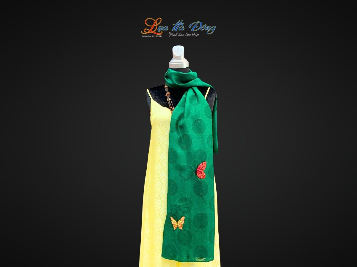 Khăn lụa vân cổ thêu tay triện thọ xanh