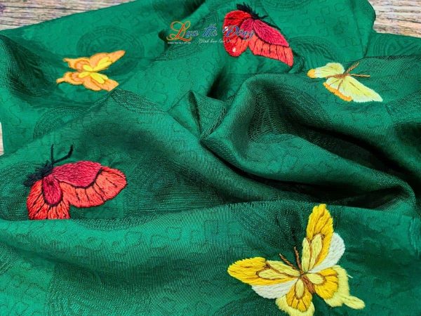 Khăn lụa vân cổ thêu tay triện thọ xanh