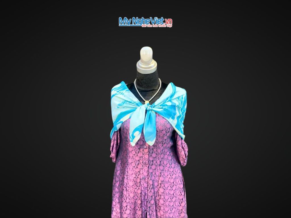 Khăn Lụa Vuông Thủy Ấn Tơ Tằm Màu Xanh