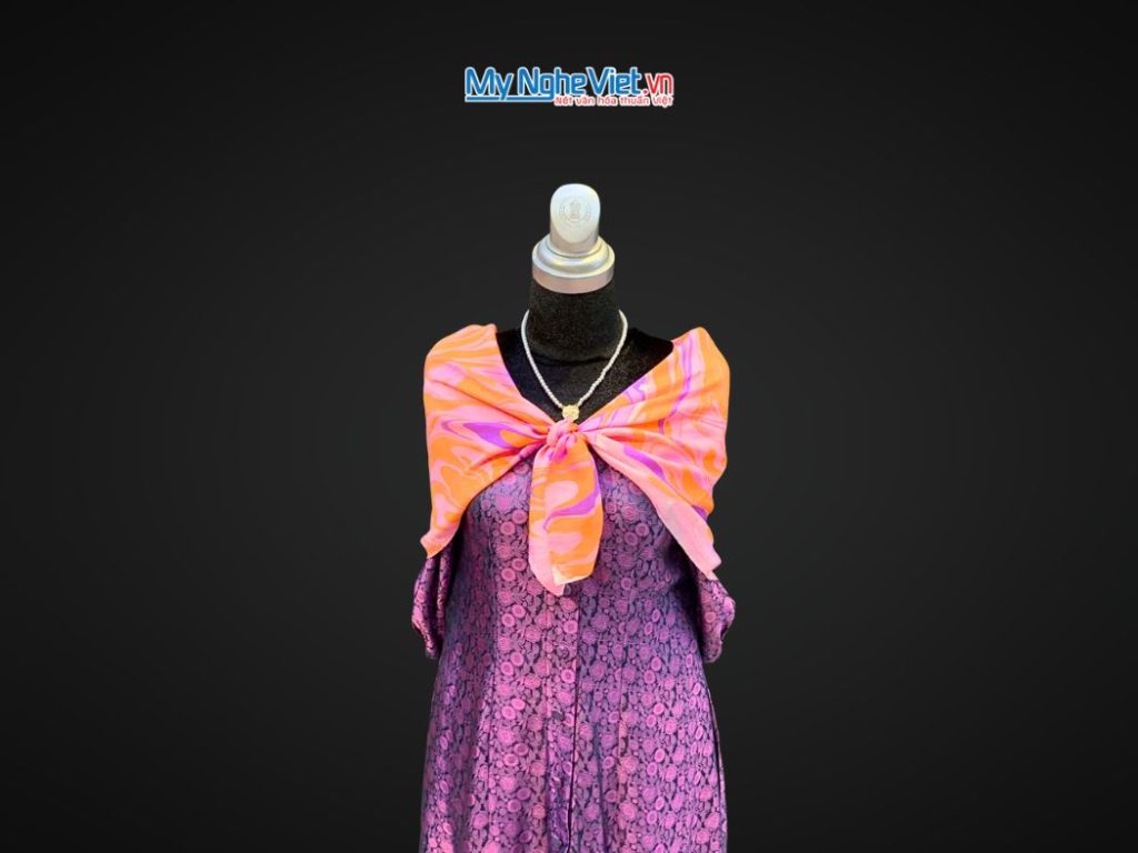 Khăn Lụa Vuông Thủy Ấn Tơ Tằm Màu Hồng Cam