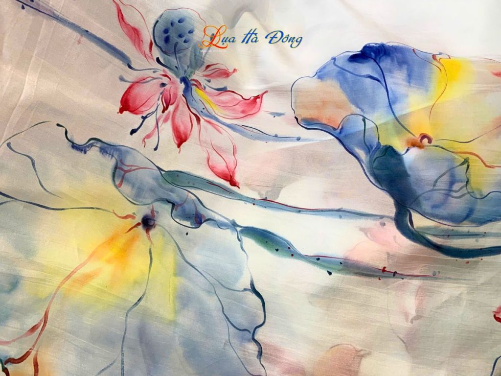 Khăn lụa tơ tằm màu trắng vẽ hoa sen