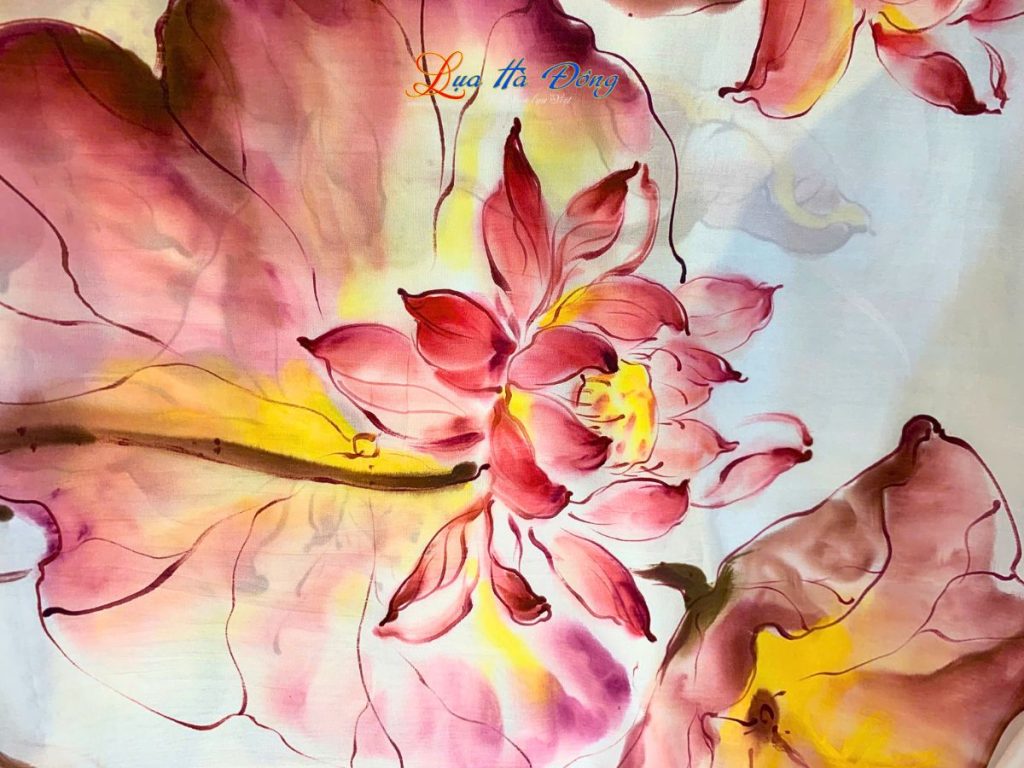 Khăn lụa tơ tằm màu trắng vẽ hoa sen