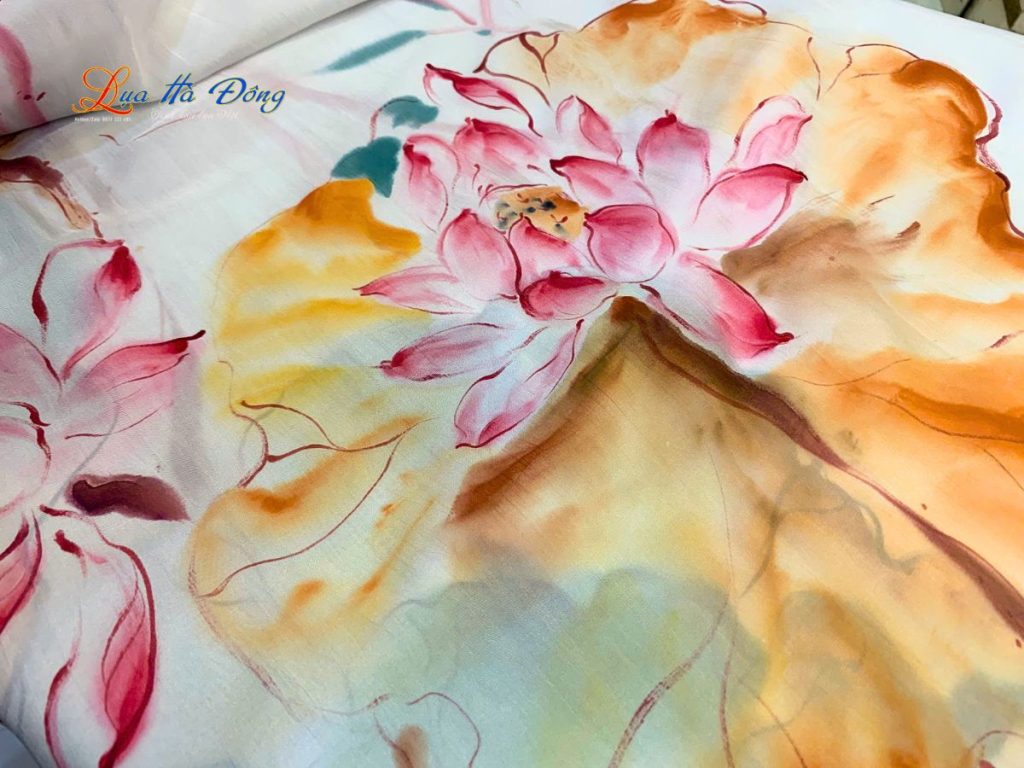 Khăn lụa tơ tằm màu trắng vẽ hoa sen