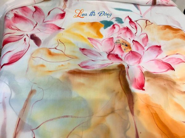 Khăn lụa tơ tằm màu trắng vẽ hoa sen