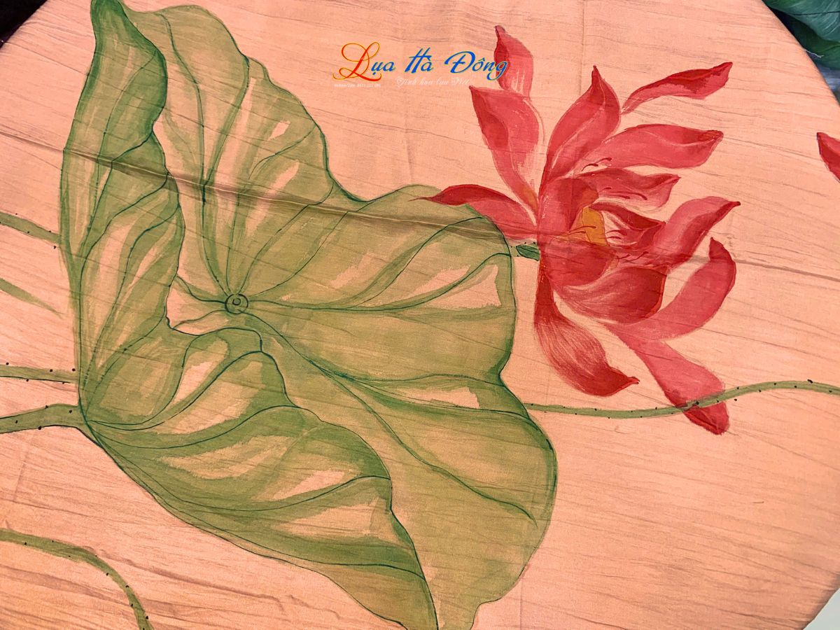 Khăn lụa tơ tằm vẽ tay sen màu hồng cam
