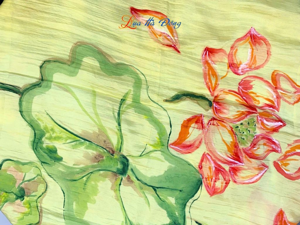 Khăn lụa tơ tằm vẽ tay sen màu vàng