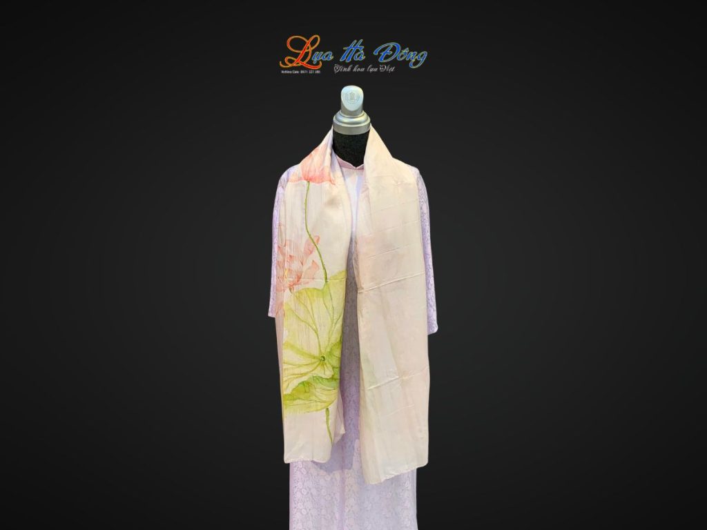 Khăn lụa tơ tằm vẽ tay sen màu tím nhạt