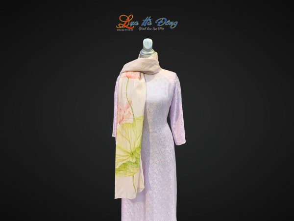 Khăn lụa tơ tằm vẽ tay sen màu tím nhạt