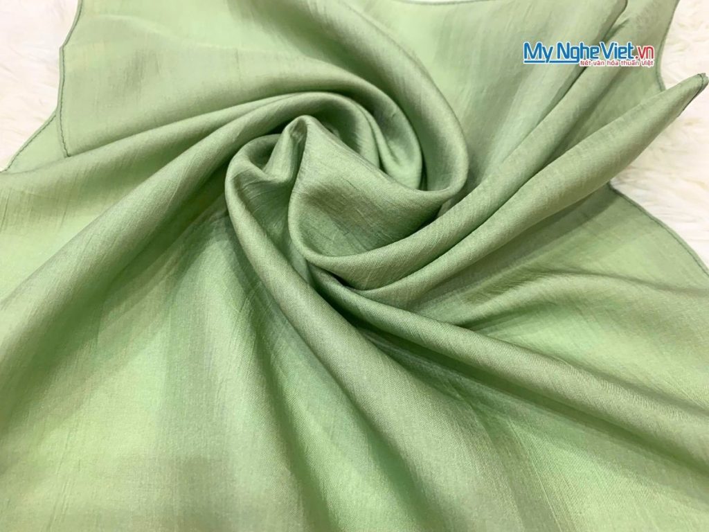Khăn lụa vuông tơ tằm trơn màu xanh lá