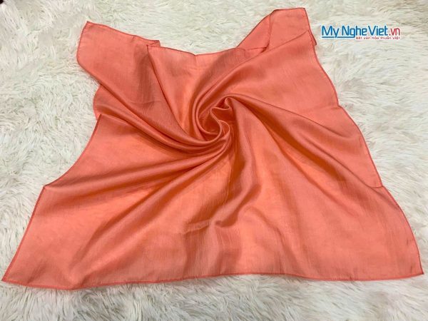 Khăn lụa vuông tơ tằm trơn màu cam hồng