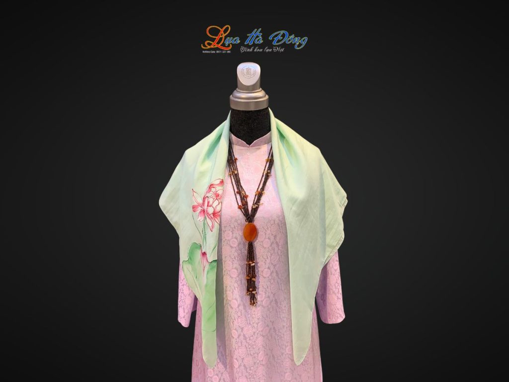 Khăn lụa vuông tơ tằm màu xanh lá vẽ hoa