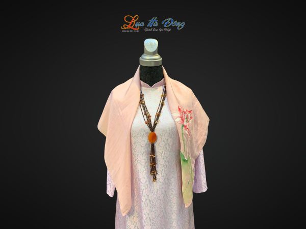 Khăn lụa vuông tơ tằm màu hồng vẽ hoa
