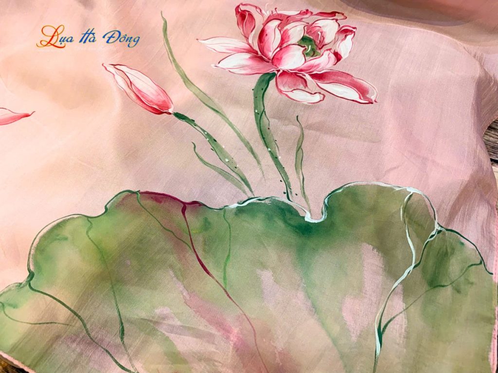 Khăn lụa vuông tơ tằm màu hồng vẽ hoa