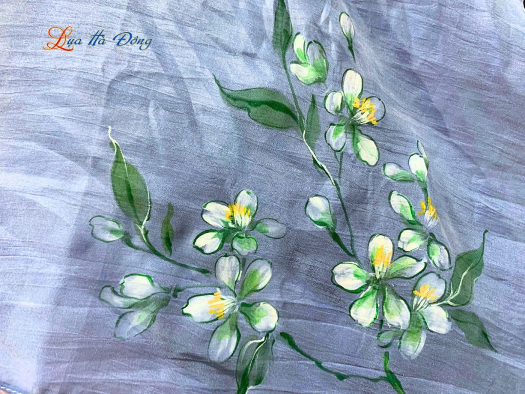 Khăn lụa vuông tơ tằm màu xanh vẽ hoa
