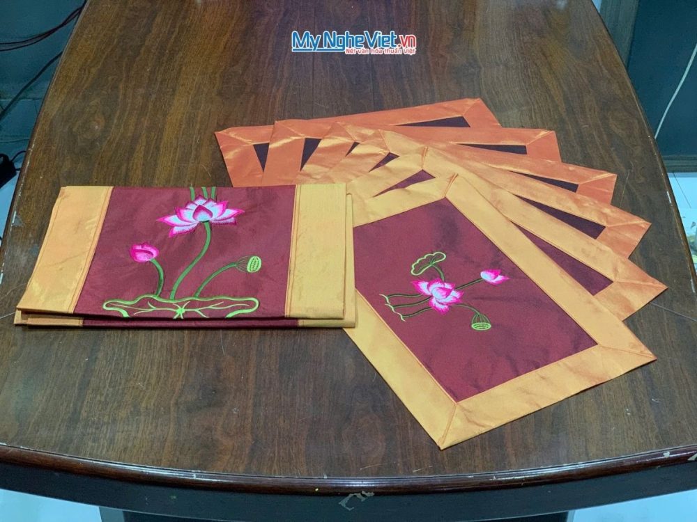 Bộ khăn trải bàn màu nâu cam thêu hoa sen