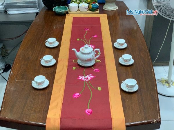 Bộ khăn trải bàn màu nâu cam thêu hoa sen