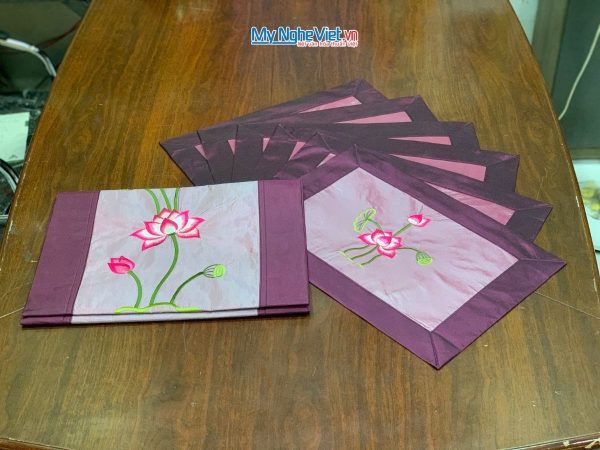 Bộ khăn trải bàn màu tím thêu sen