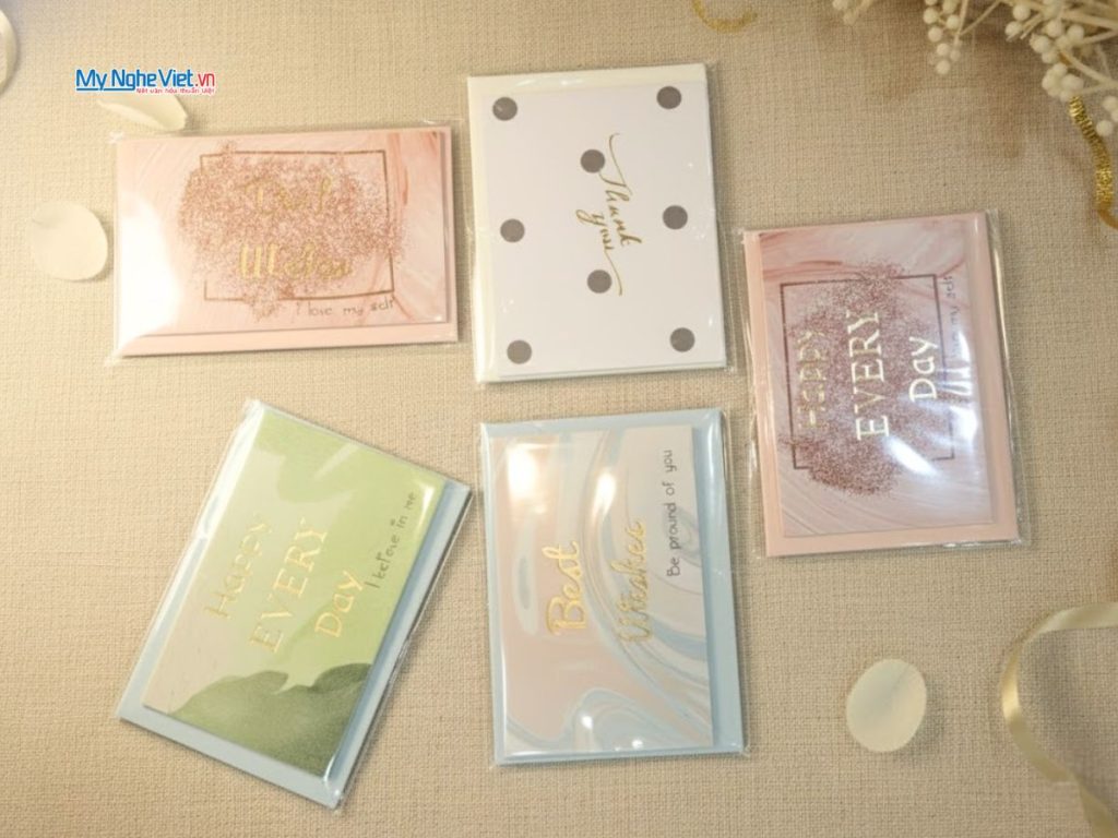 Thiệp viết tay kèm set quà tết 2026 ý nghĩa