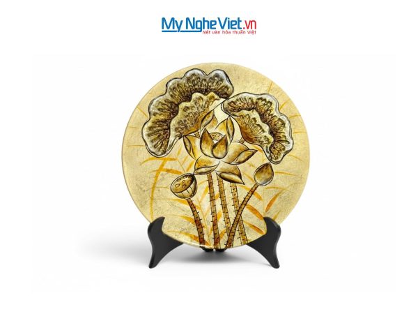 Lacquerware relief painting of a lotus with gold leaf application