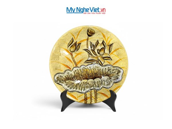 Lacquerware relief painting of a lotus with gold leaf application