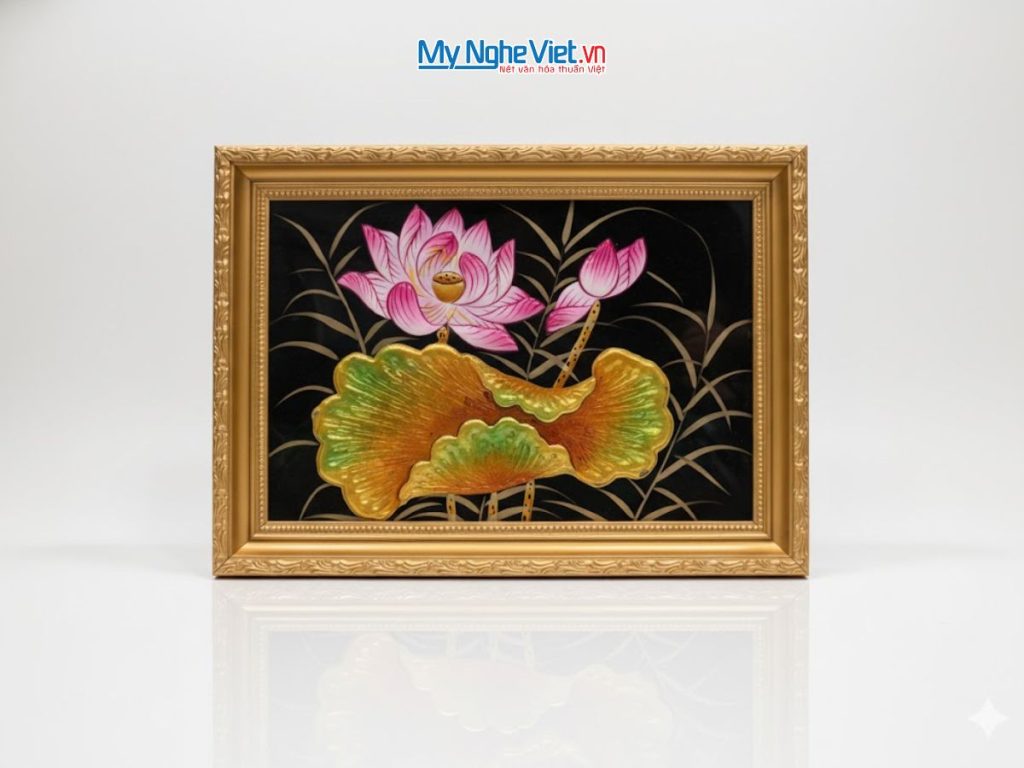 Bộ tranh sơn mài hoa sen nền đen và khung vàng