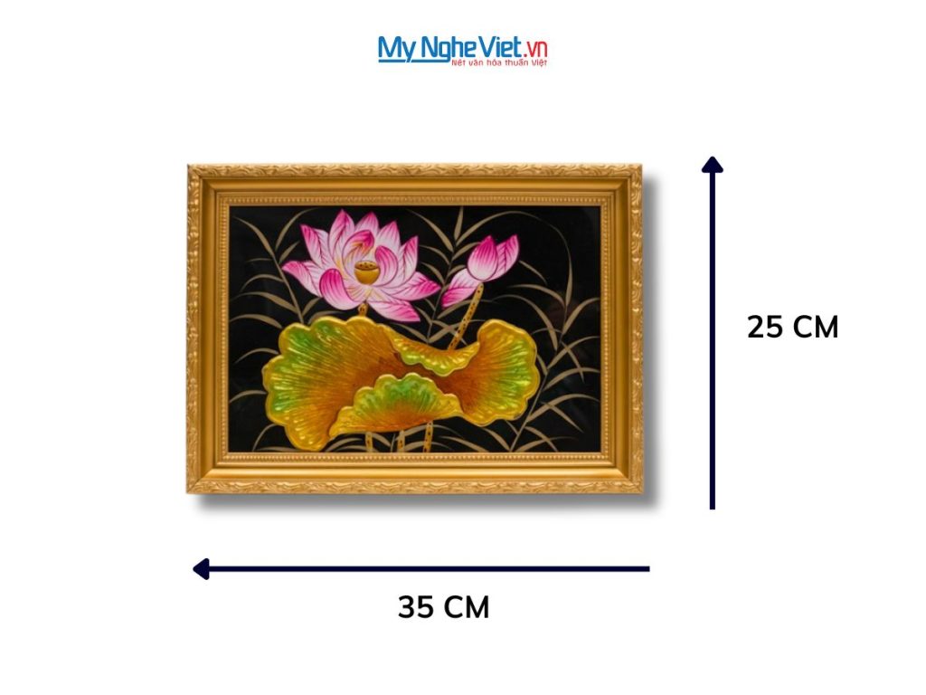 Bộ tranh sơn mài hoa sen nền đen và khung vàng