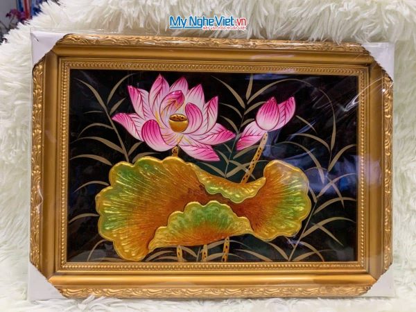 Bộ tranh sơn mài hoa sen nền đen và khung vàng
