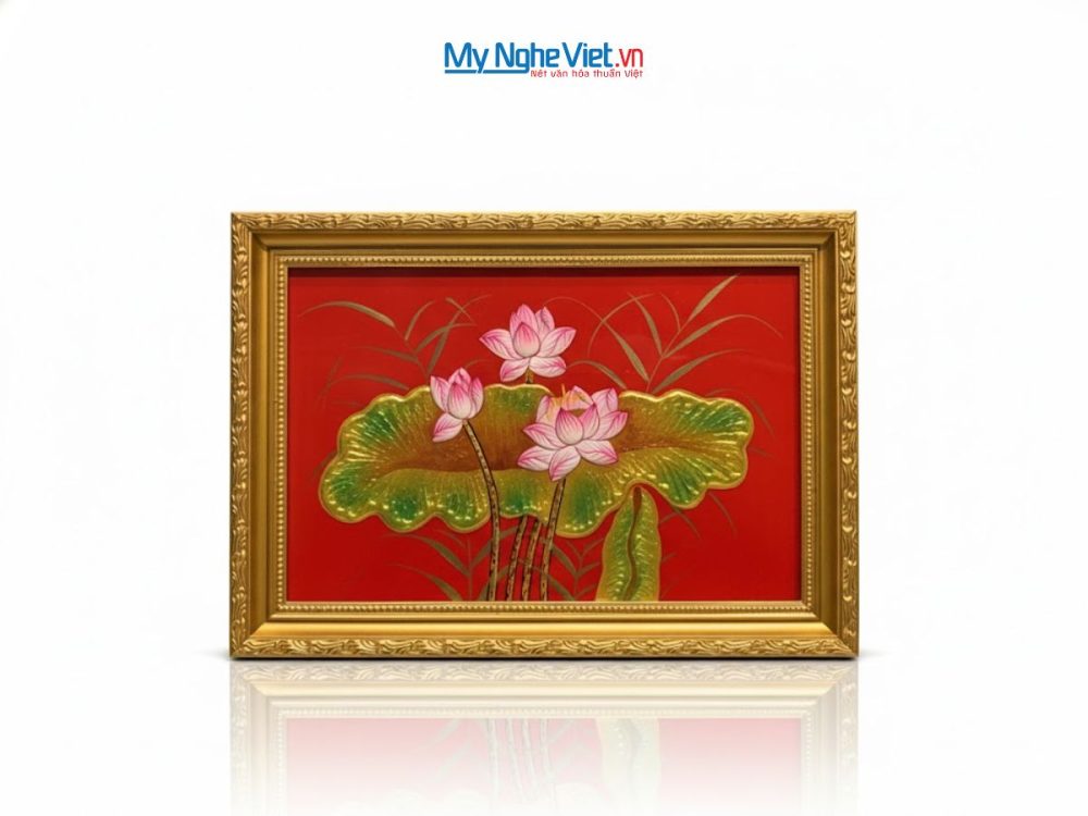Bộ tranh sơn mài hoa sen nền đỏ và khung vàng