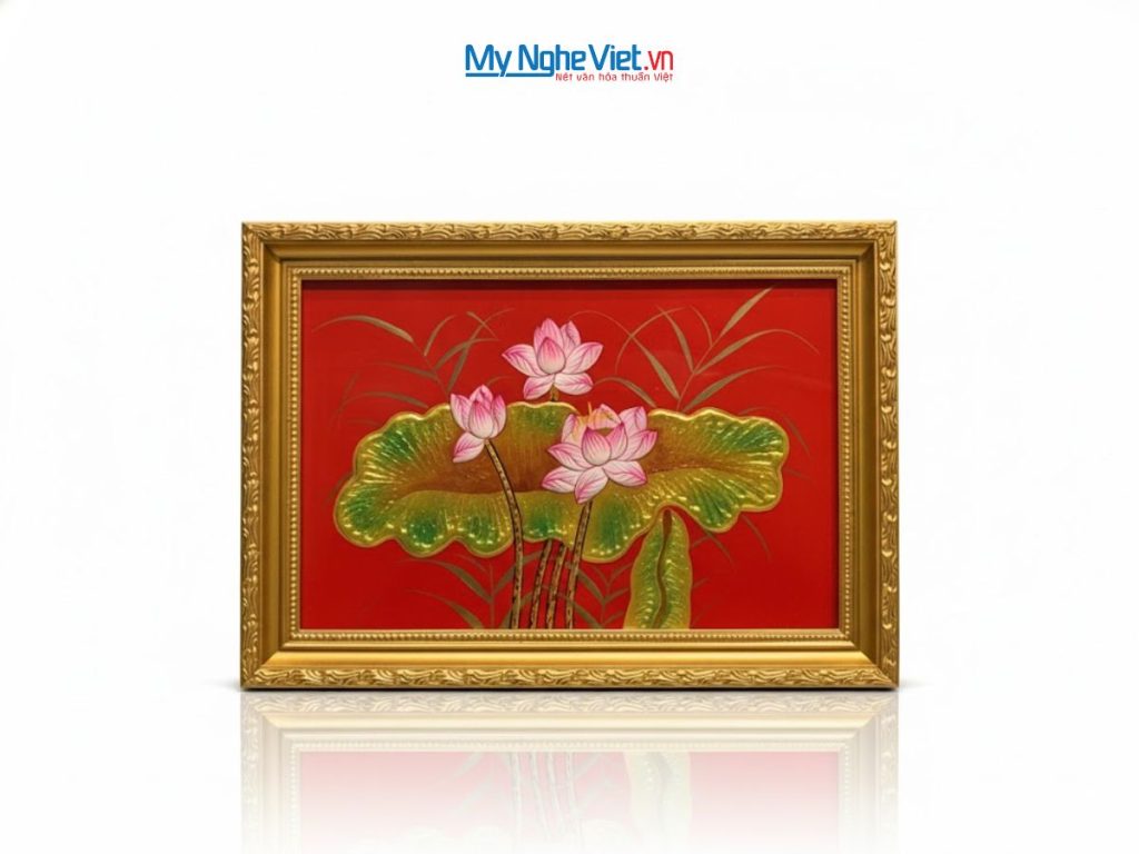 Bộ tranh sơn mài hoa sen nền đỏ và khung vàng