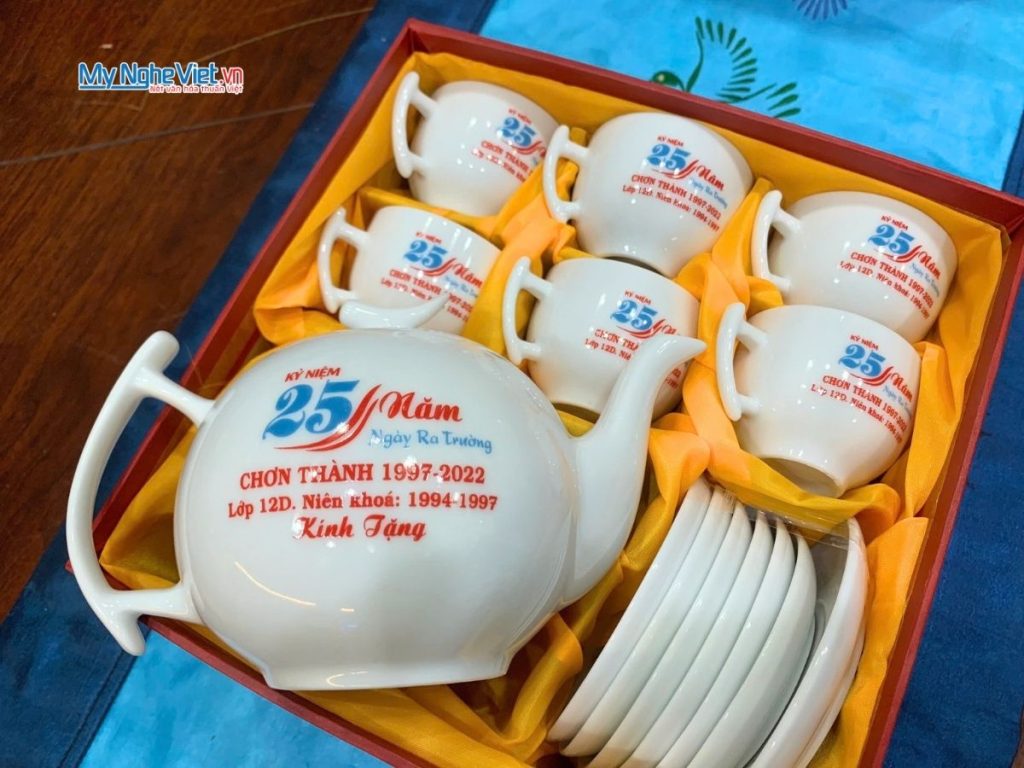 Quà Tết Bình Trà Men Trắng In Logo Và Hộp Quà Cao Cấp