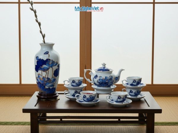 Bình trà sen xanh đắp nổi và lọ hoa