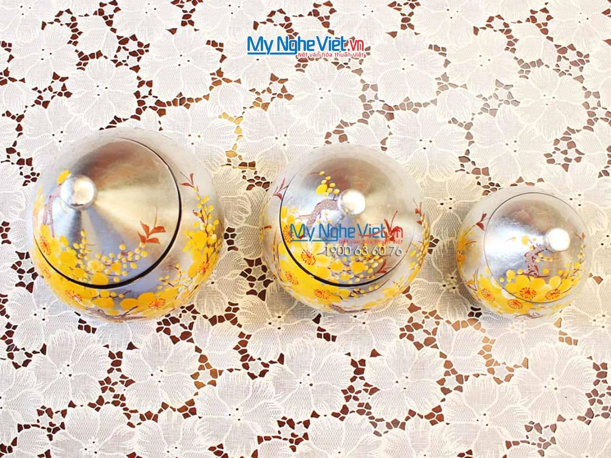 Bộ 3 hũ mận bạc kim vẽ mai vàng MNV-QT120-2 - Quà Tết Ý Nghĩa