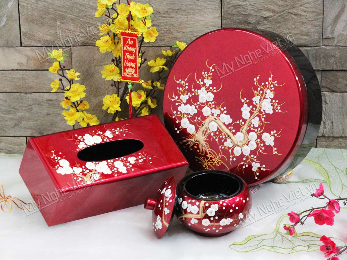 Bộ quà tặng Hộp mứt sơn mài Tết đào trắng đắp nổi nền đỏ đô