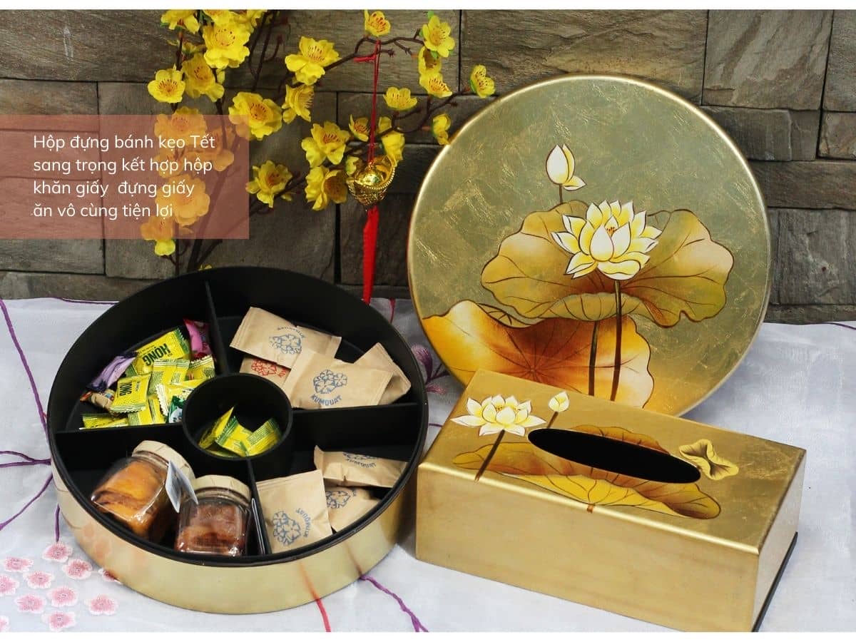 Bộ quà tặng Hộp mứt tết sơn mài tròn 5 ngăn vẽ sen dát lá vàng