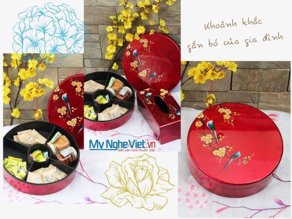 Bộ quà tặng Hộp mứt tết sơn mài tròn 5 ngăn vẽ chim đào đắp Bạc Đỏ