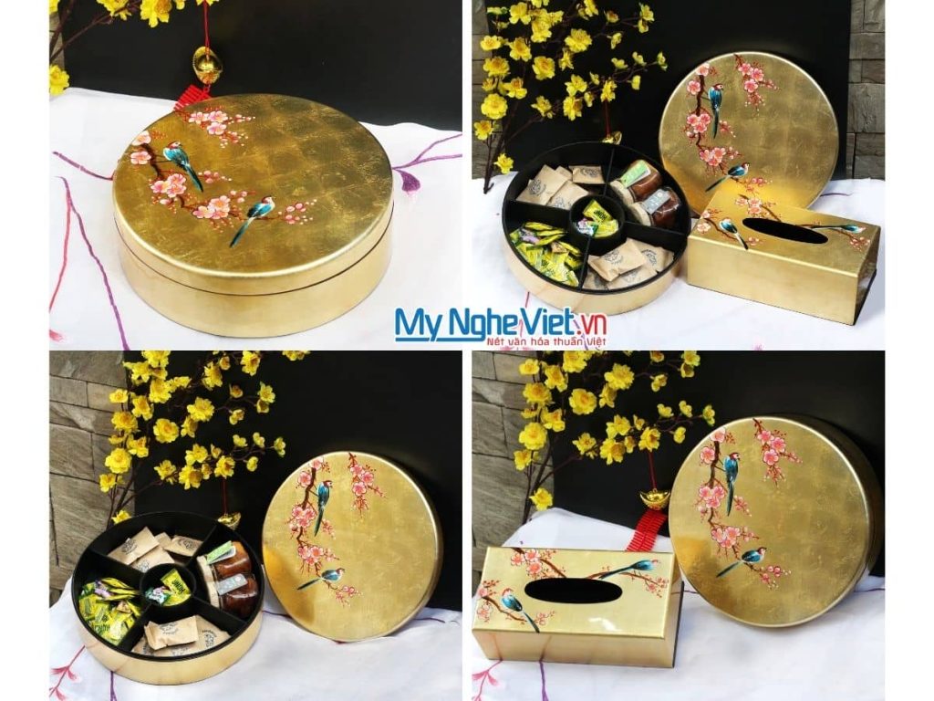 Bộ quà tặng Hộp mứt tết sơn mài tròn 5 ngăn vẽ chim đào đắp Vàng