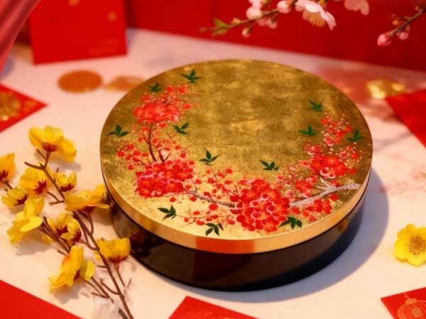 Hộp Mứt Tết Sơn Mài Mai Đỏ Đón Xuân 5 Ngăn Dát Lá Vàng