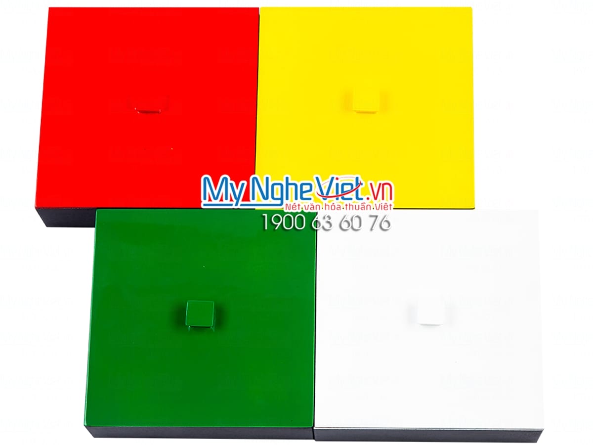 Hộp mứt sơn mài vuông 4 ngăn đắp nổi vẽ chim nền đỏ