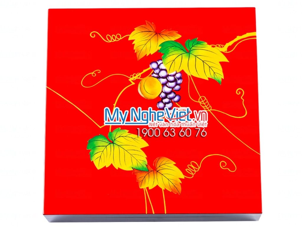 Hộp mứt vuông 4 ngăn đắp nổi họa tiết hoa quả nền đỏ