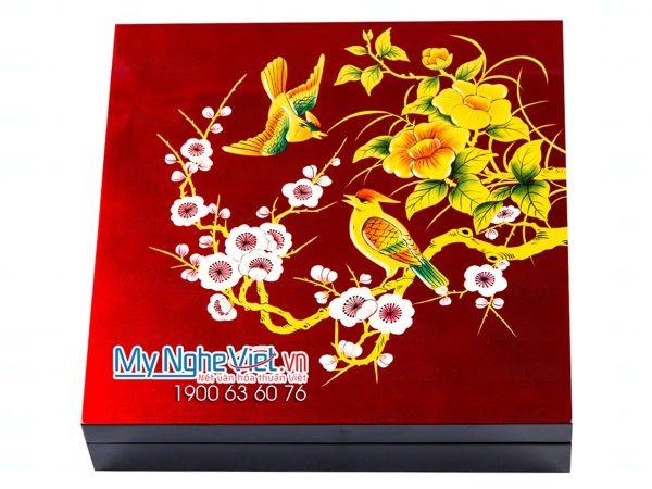 Hộp mứt sơn mài vuông 4 ngăn đắp nổi vẽ chim nền đỏ