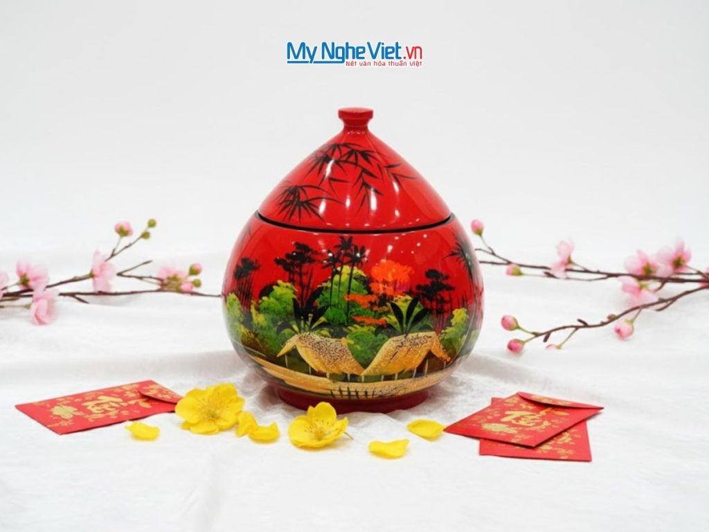 Hũ mận sơn mài đựng mứt vẽ cảnh đồng quê