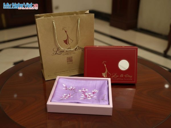 Khăn lụa vuông tơ tằm màu tím vẽ hoa