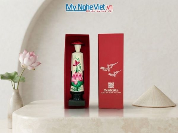 Tượng Cô Gái Áo Dài Việt Nam Sơn Mài Hoa Sen Cao Cấp H25cm TBL25M