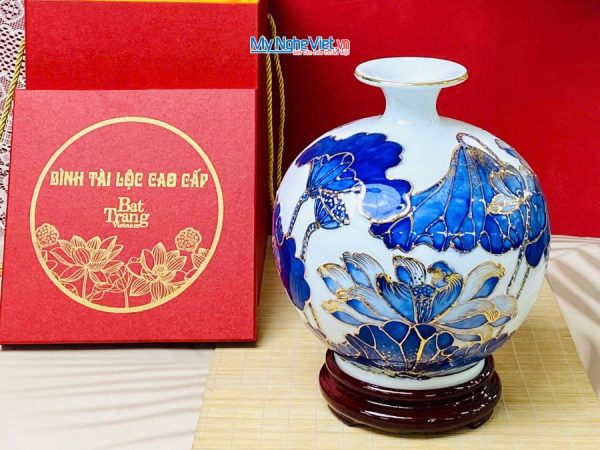 Bình thu hút tài lộc gốm Bát Tràng cao cấp vẽ vàng kim họa tiết hoa sen đắp nổi