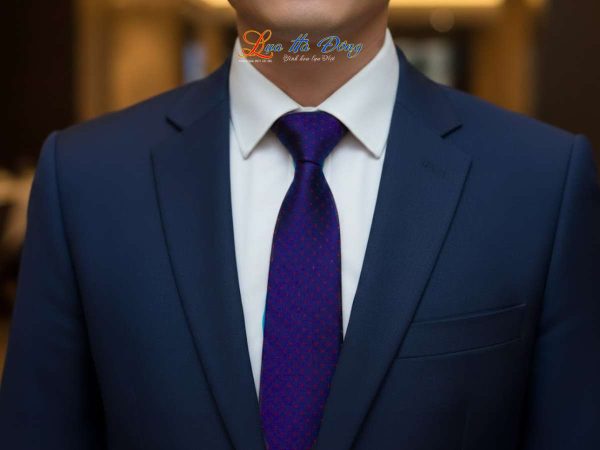 Cravat lụa tơ tằm màu xanh chấm bi đỏ MNV-CRV70